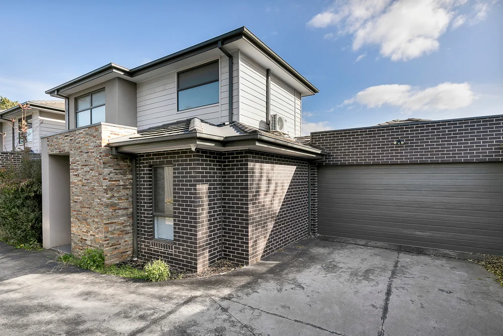 2/8 Forbes Grove, Oak Park VIC 3046