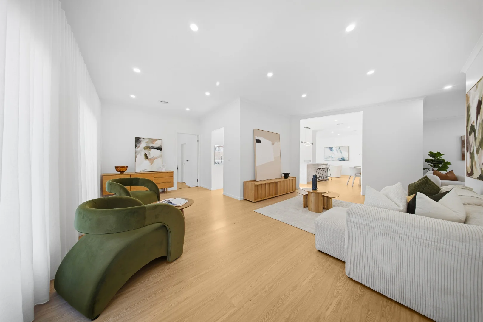 8 Venus Court, Hillside VIC 3037 photo 2