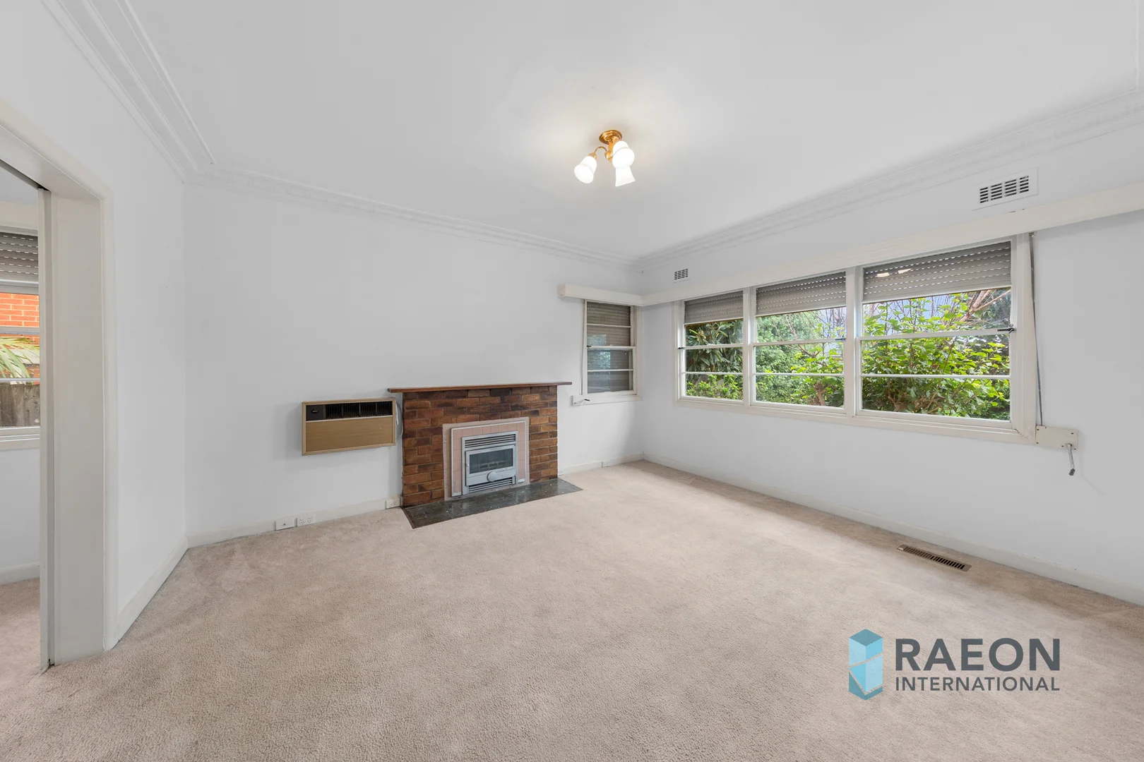 112 Thompsons Rd, Bulleen VIC 3105 photo 2