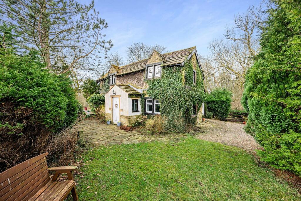 Royle Cottage, Burnley photo 2