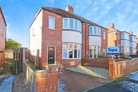 Langholme Drive, York YO26