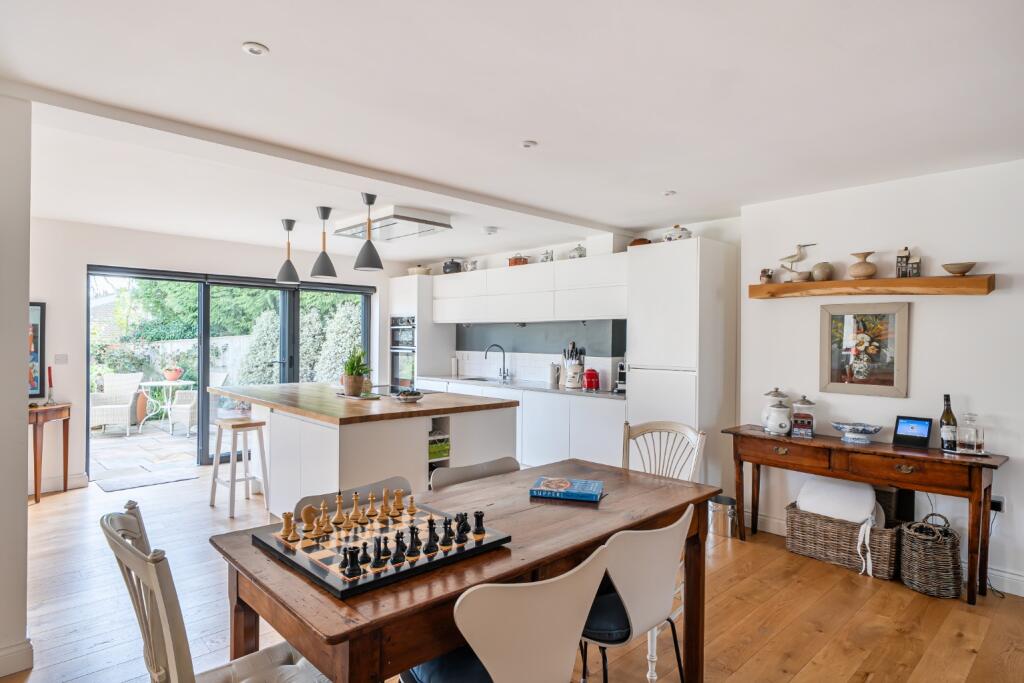 Immaculate home - Central Wells photo 4