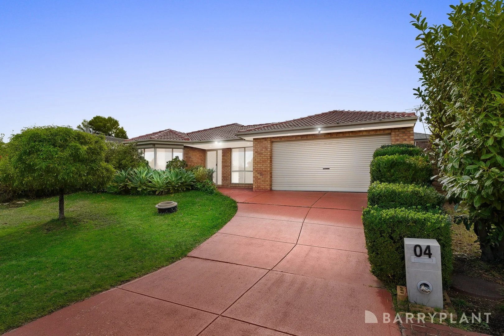 4 Waltham Mews, Cranbourne East VIC 3977