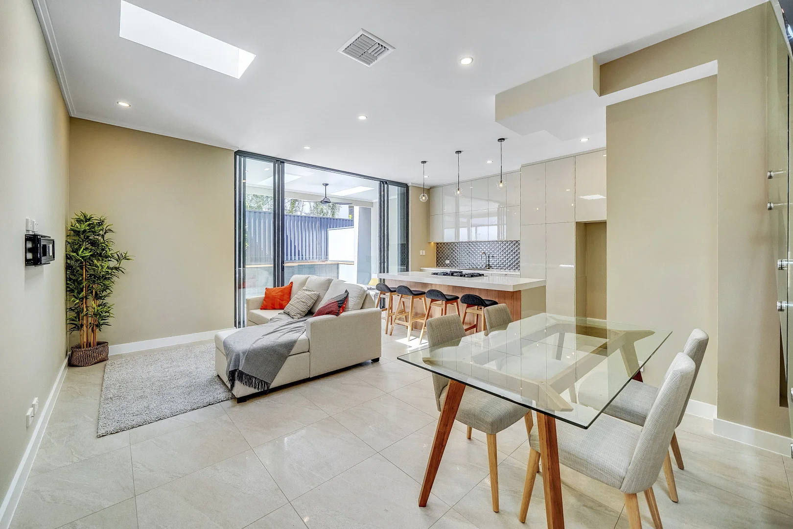 Additional image 5 of 1/34 Salstone Street, Kangaroo Point QLD 4169