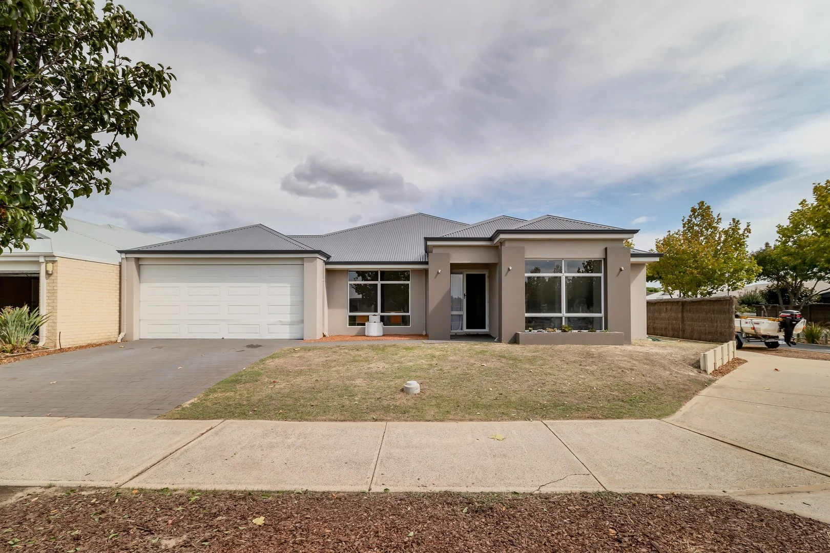 16 Garrigue Gardens, Yalyalup WA 6280
