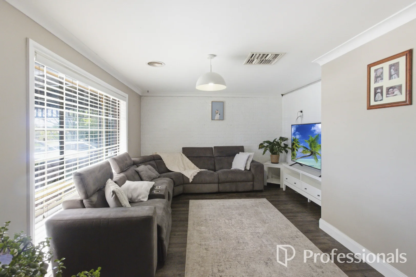 Additional image 7 of 105 Undurra Drive, Glenfield Park NSW 2650