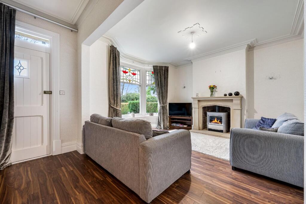 Earnsdale Avenue, Sunnyhurst, Darwen photo 5