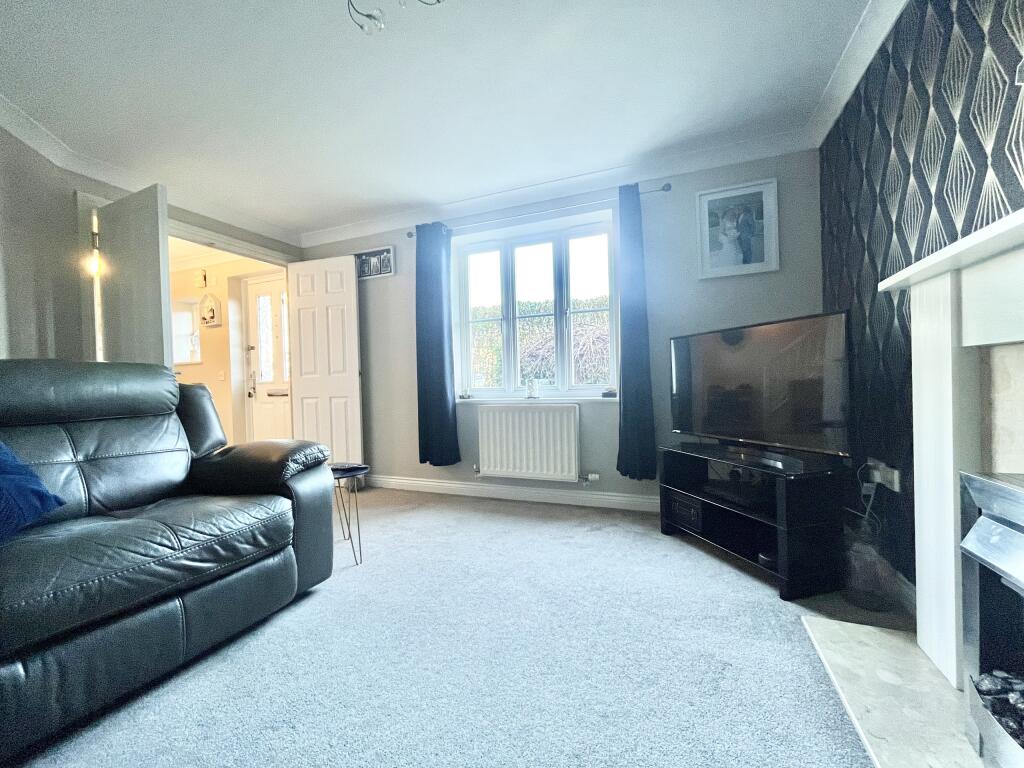 Additional image 7 of Hawks Rise, Yeovil, Somerset - Four Double Bedrooms