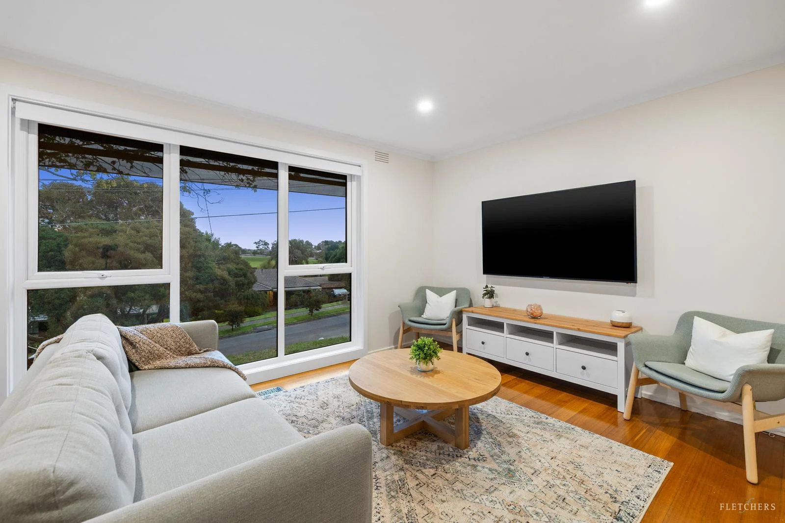 6 Parry Drive, Mooroolbark VIC 3138 photo 2