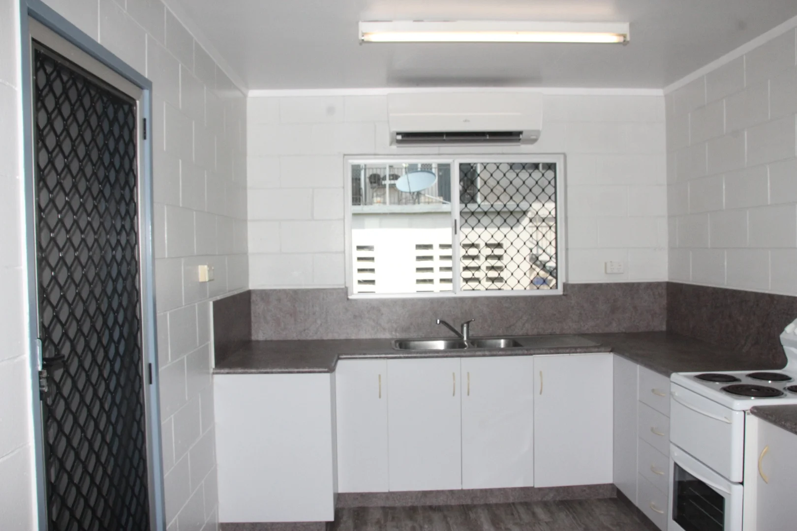 Additional image 4 of 2/2 Highview Place, Belvedere QLD 4860