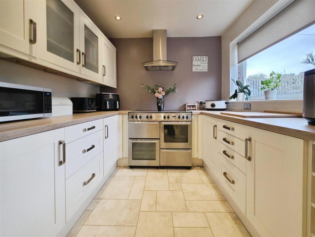 Walker Wood, Baildon, BD17 5BE photo 2