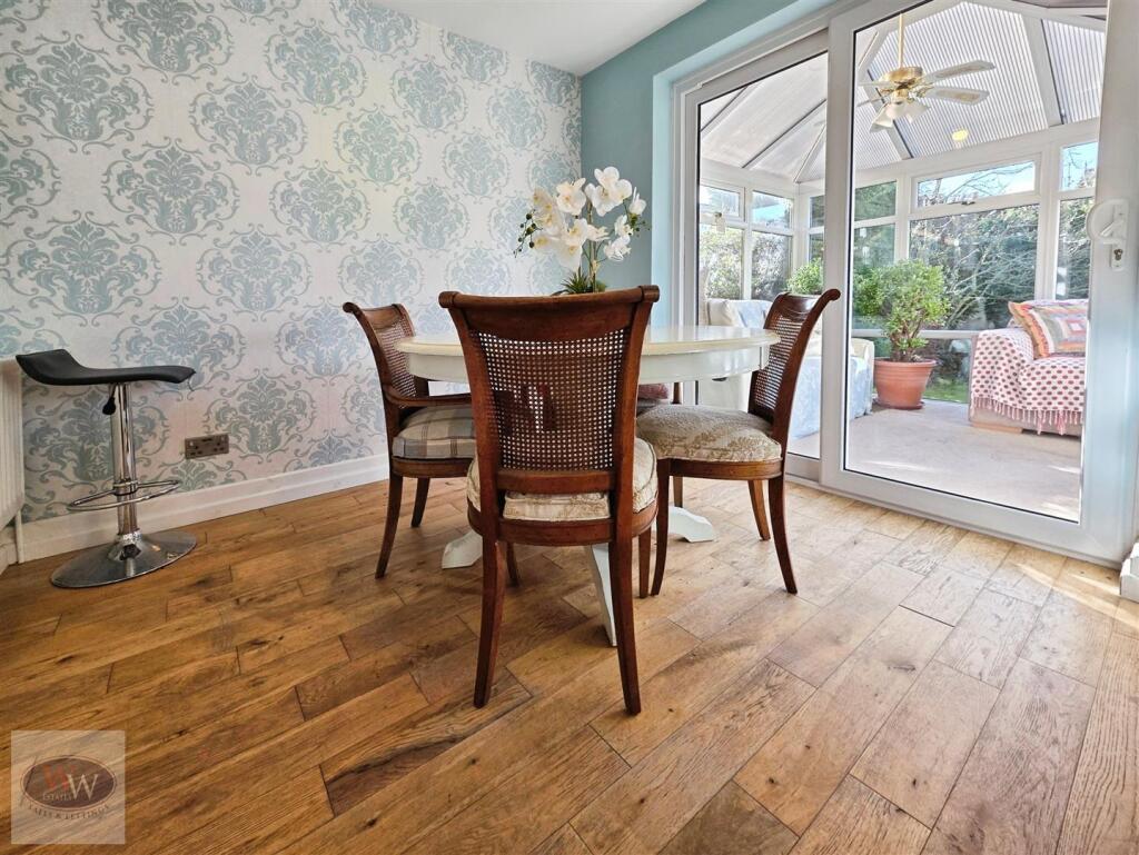 Oakleigh View, Baildon, BD17 5TP photo 5