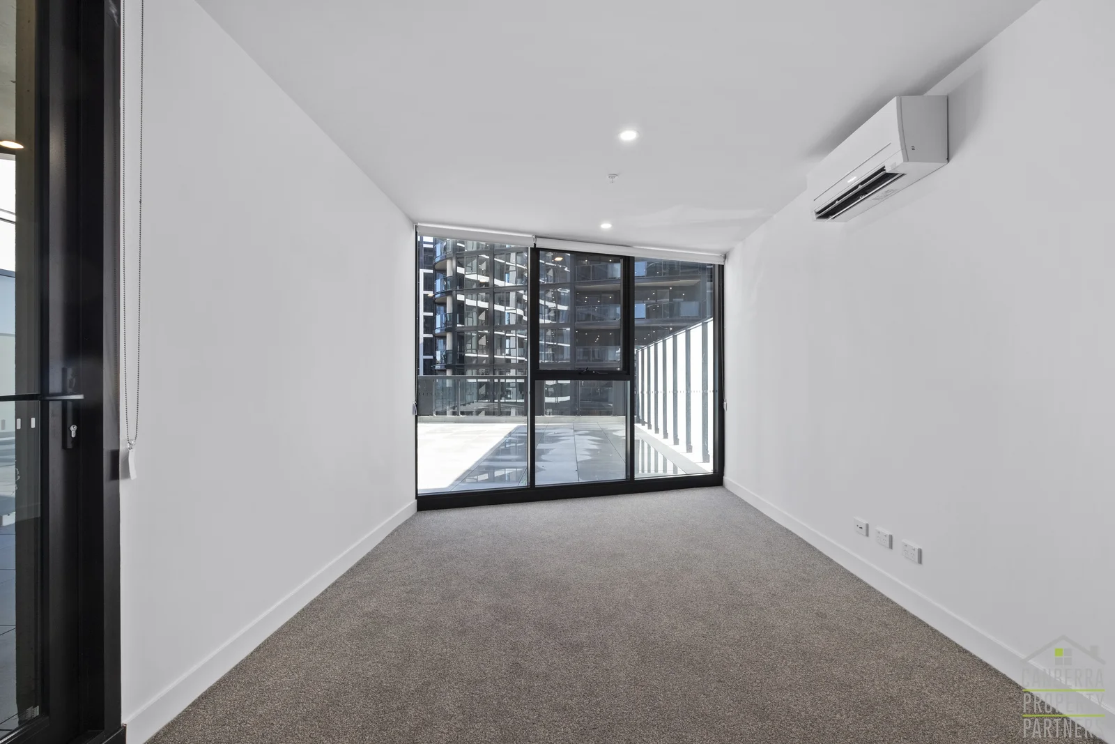 604/2 Furzer Street, Phillip ACT 2606 photo 5