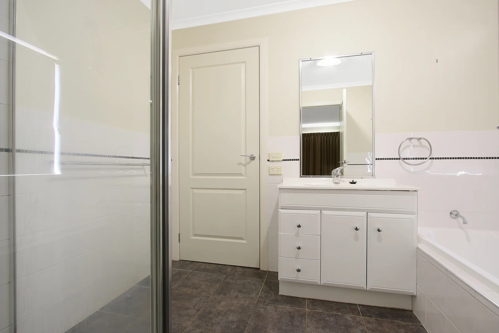Additional image 3 of 2/406 Halehaven Crescent, Lavington NSW 2641
