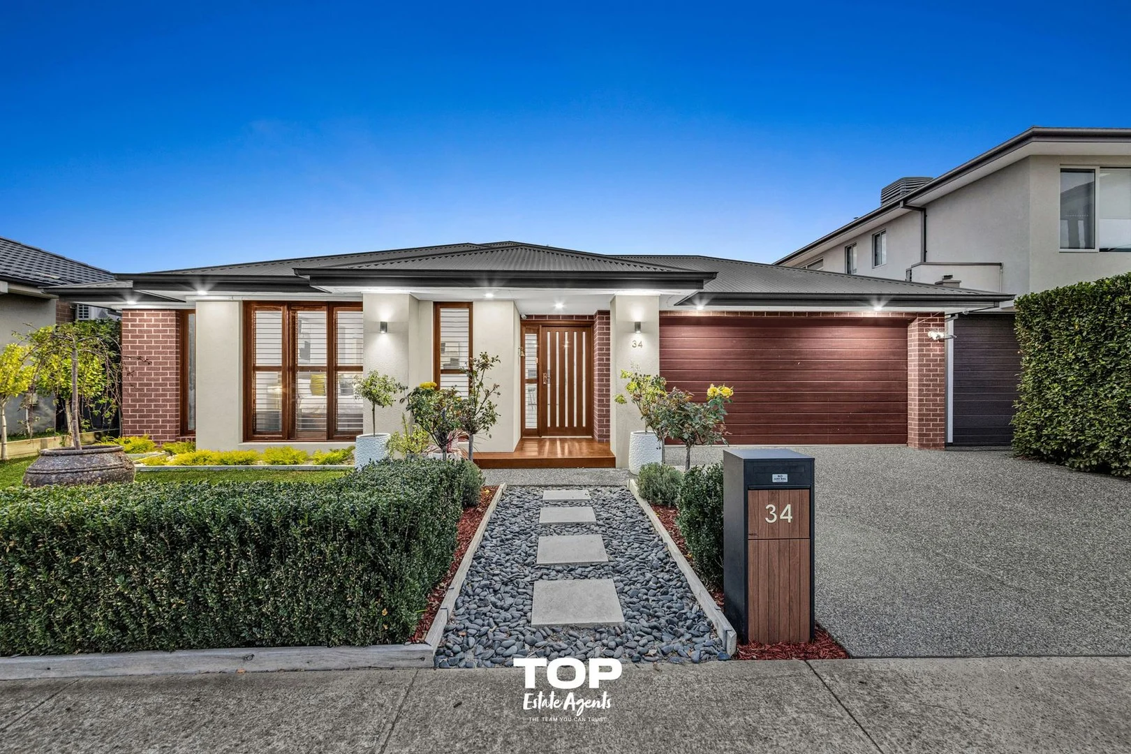 34 Glenrose Boulevard, Clyde North VIC 3978