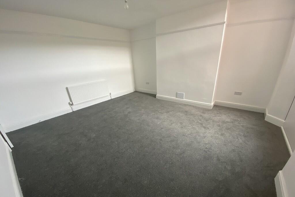 Blackburn Road, Darwen, BB3 0AB, UK photo 2
