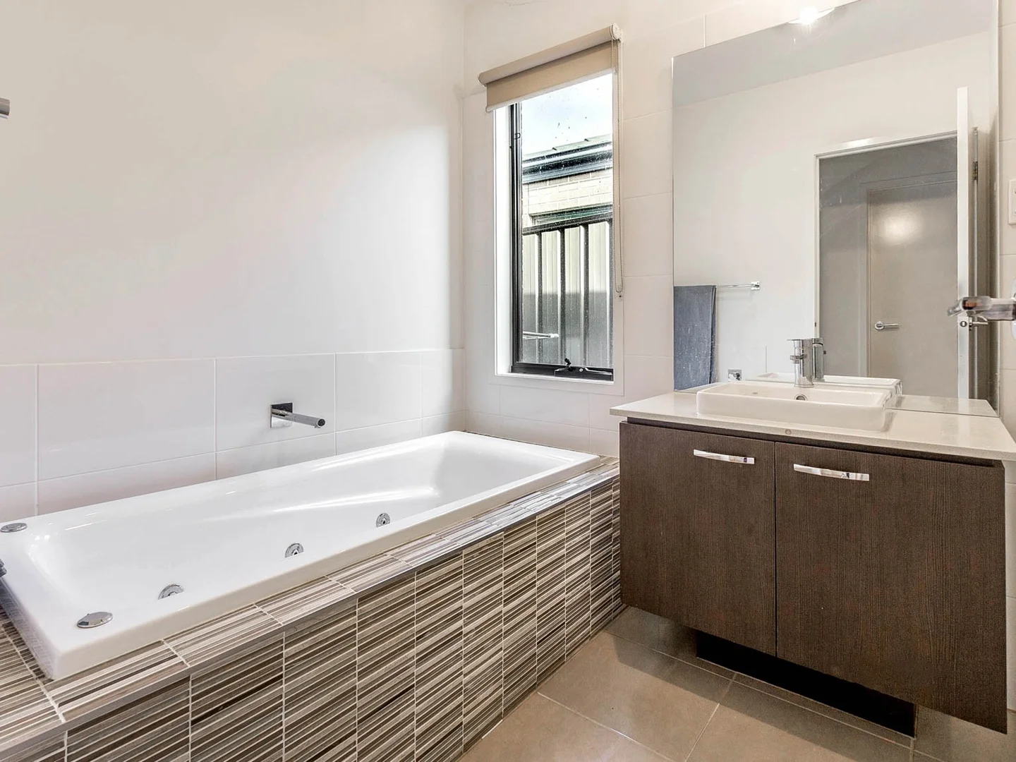 Additional image 8 of 14 Hollingrove Avenue, Clyde North VIC 3978