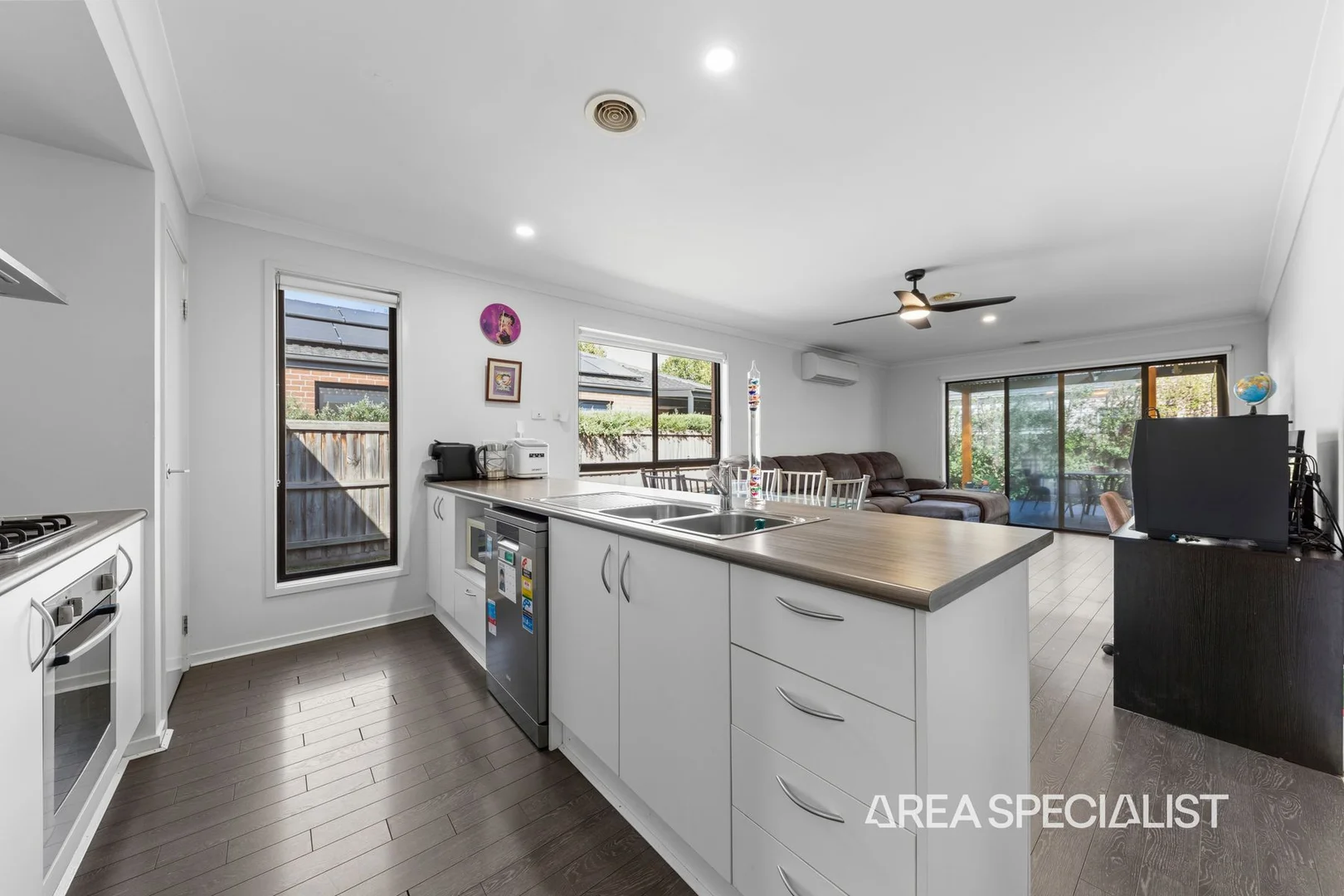 22 St Clair Avenue, Cranbourne West VIC 3977 photo 4