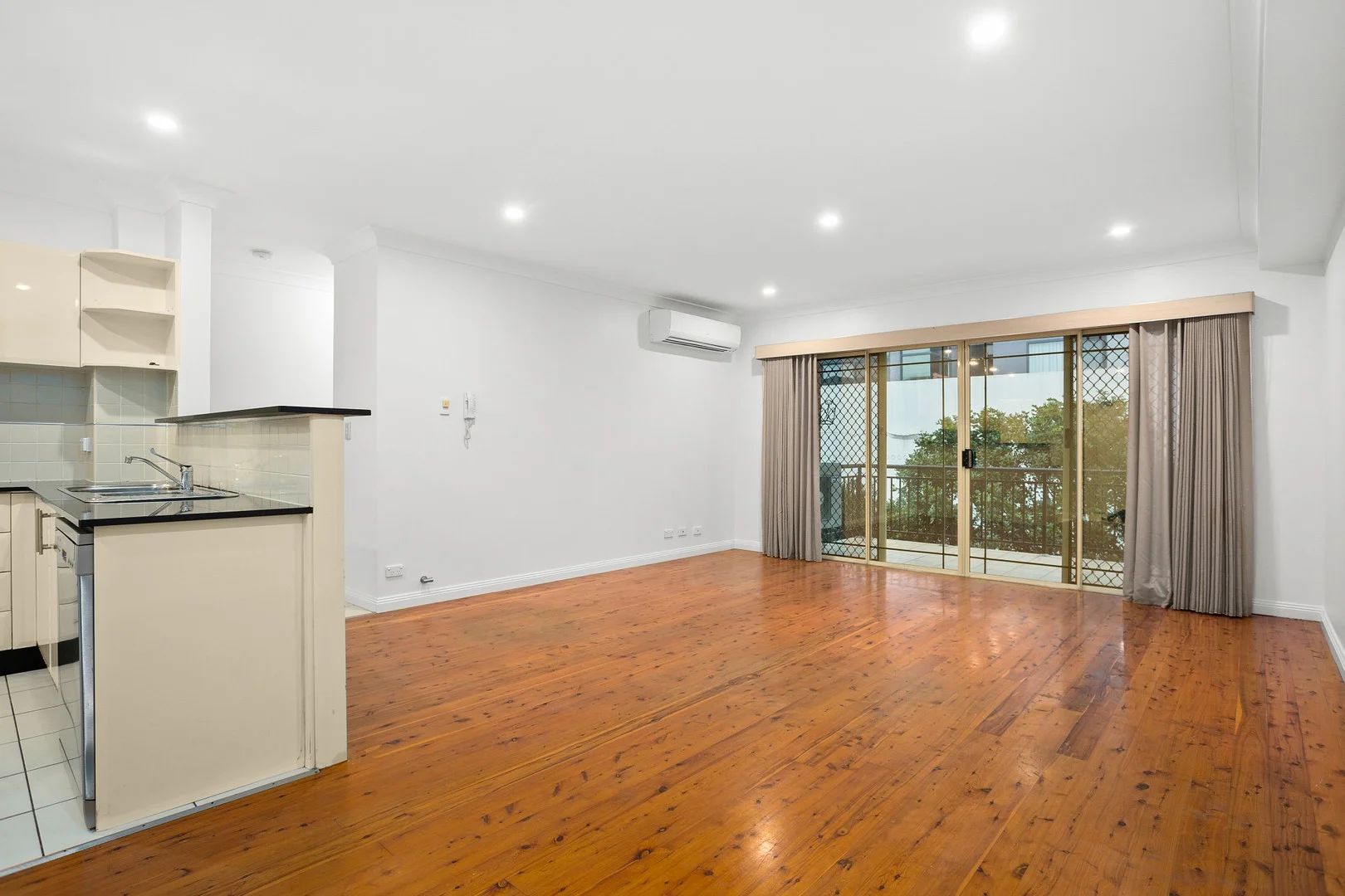 15/12-14 Gladstone Avenue, Wollongong NSW 2500