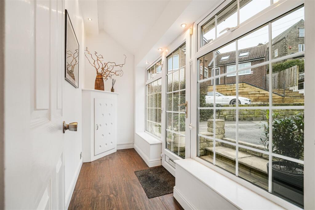 Hawthorn Crescent, Baildon, Shipley photo 4