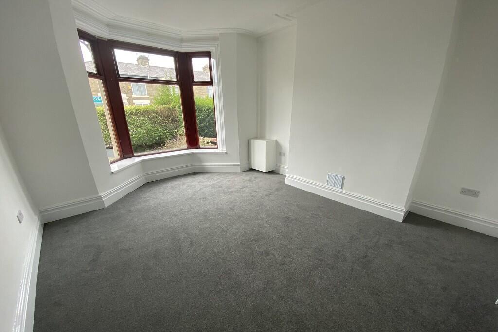 Blackburn Road, Darwen, BB3 0AB, UK photo 3