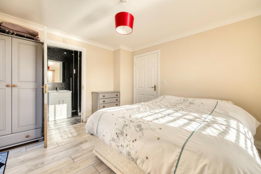 Additional image 7 of Central Wells, walking distance to all facilities