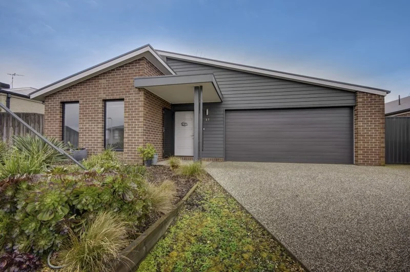 37 Tannin Way, Waurn Ponds VIC 3216