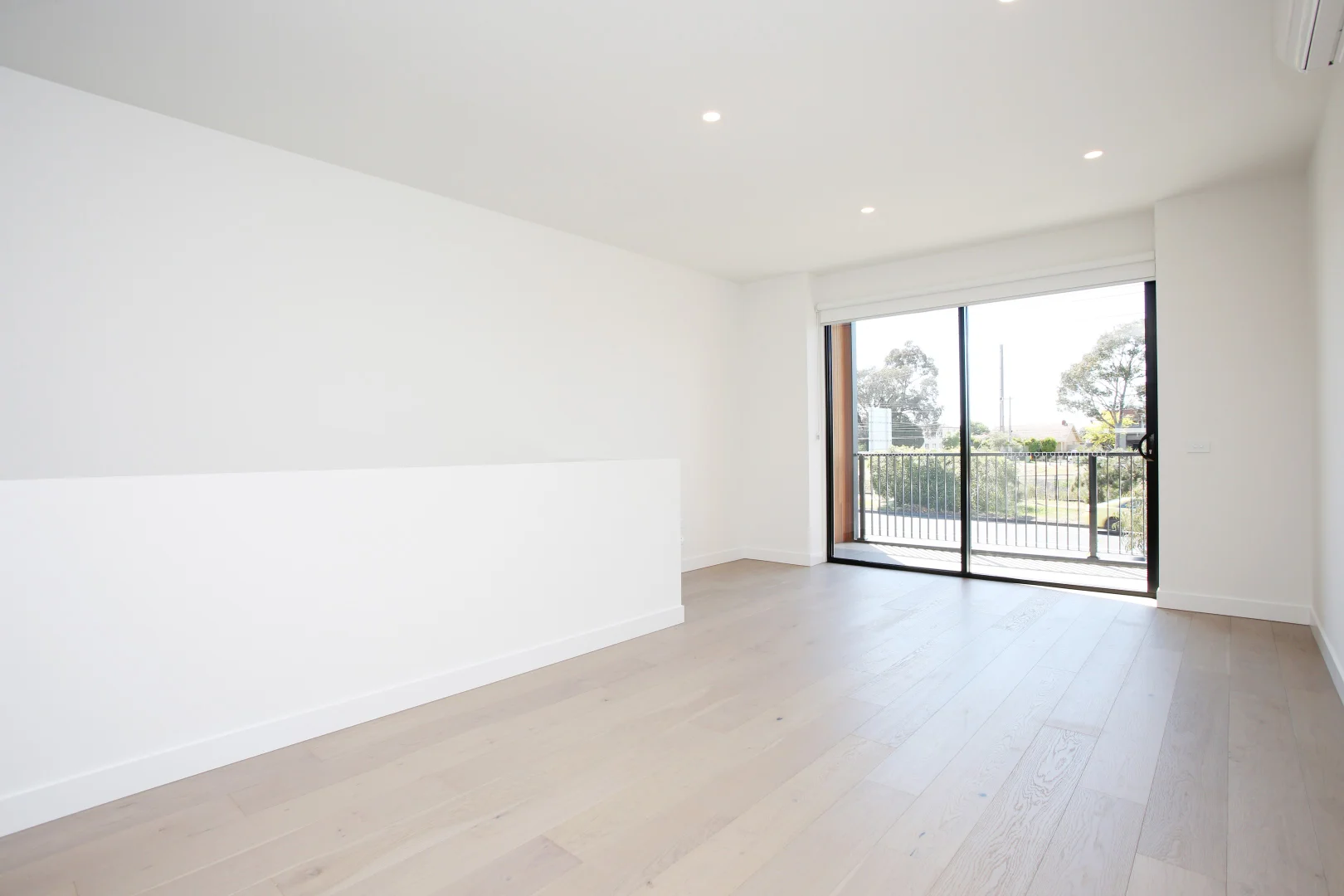 2/957 High Street, Reservoir VIC 3073 photo 3