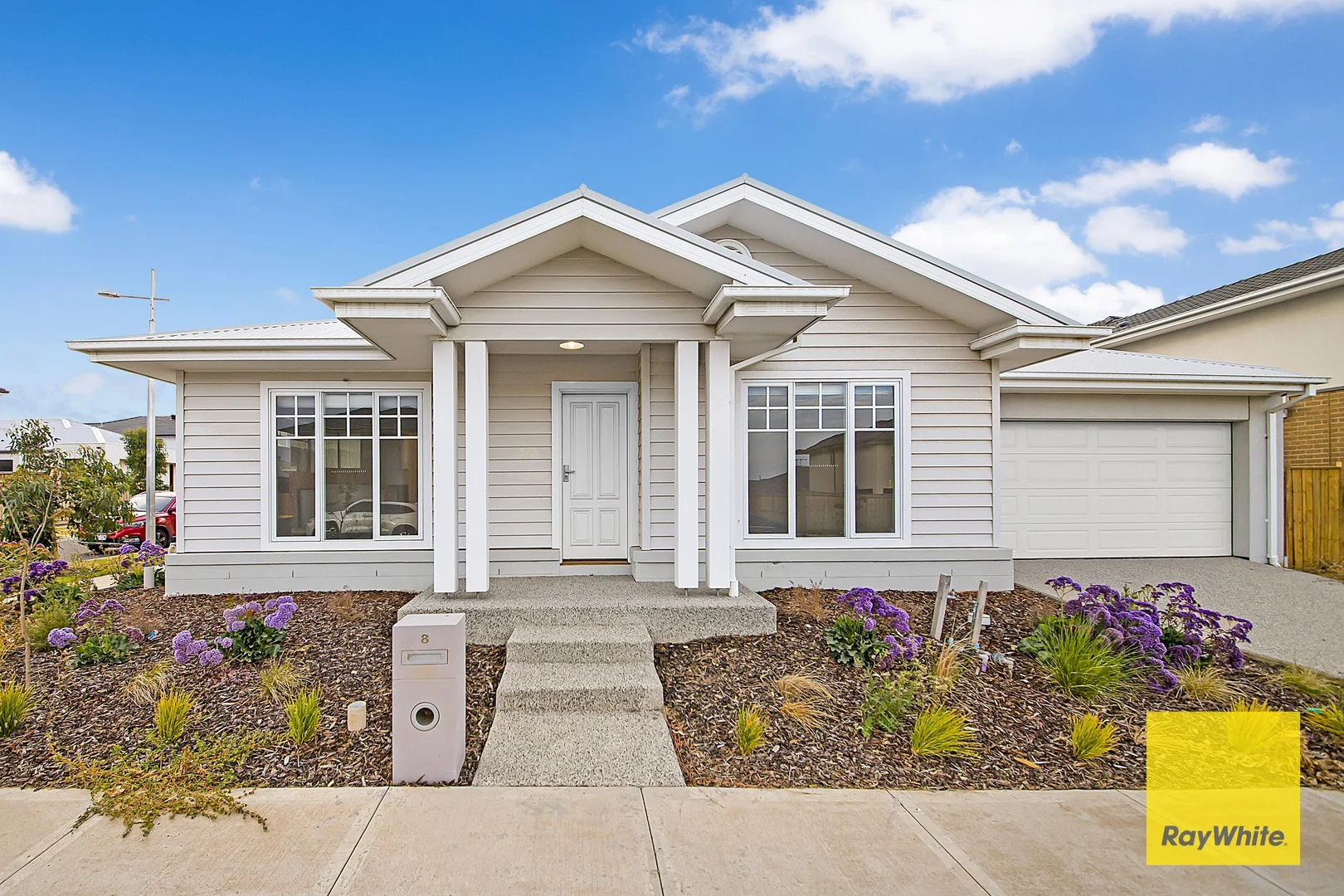 8 Pittsford Road, Manor Lakes VIC 3024