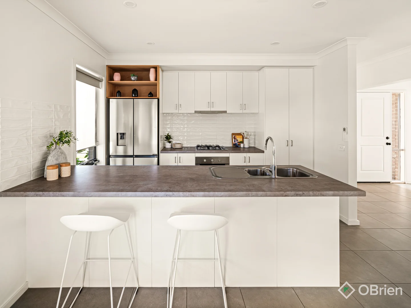 2 Hotelier Court, Skye VIC 3977 photo 3