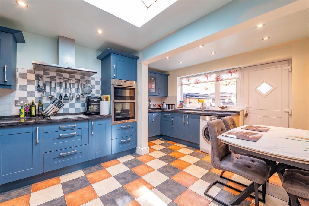 Woodside Grove, Blackburn photo 3