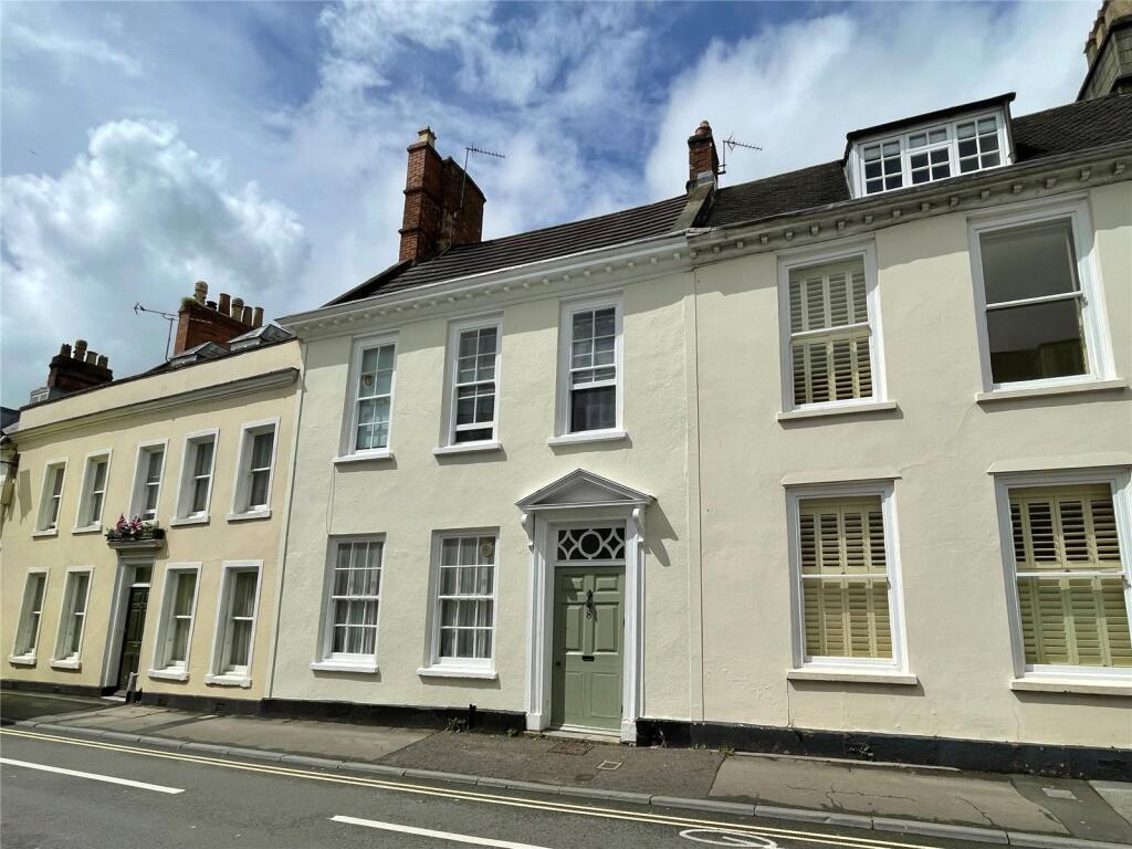 Superb Flat with Garden & Parking in Central Wells