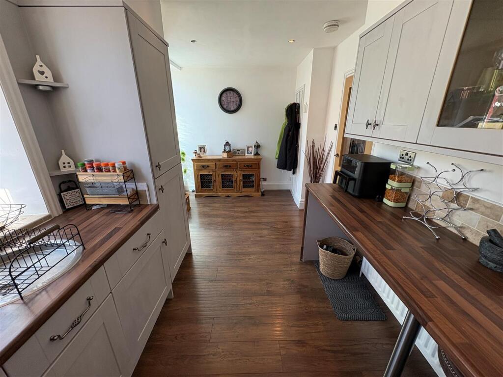 Westfield Terrace, Clayton, Bradford photo 5