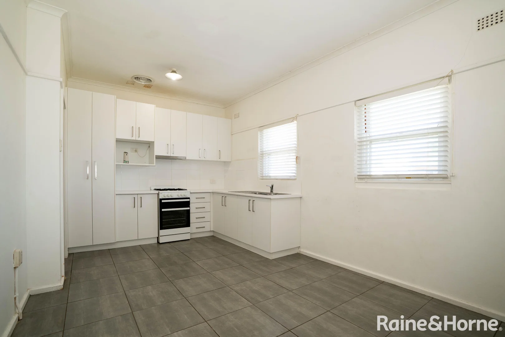 Additional image 2 of 65 Fernleigh Road, Turvey Park NSW 2650