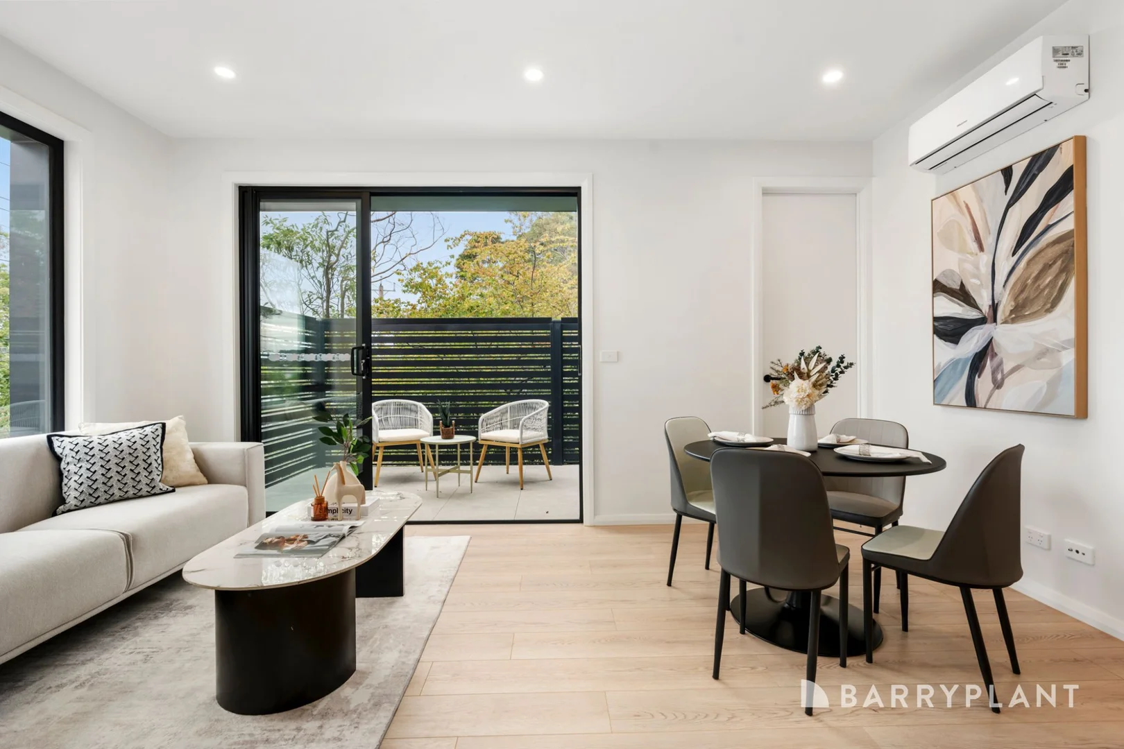 1/230 Hull Road, Mooroolbark VIC 3138 photo 2