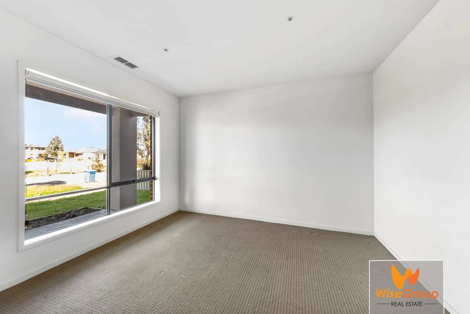 5 Blue Bush Way, Cranbourne East VIC 3977 photo 2