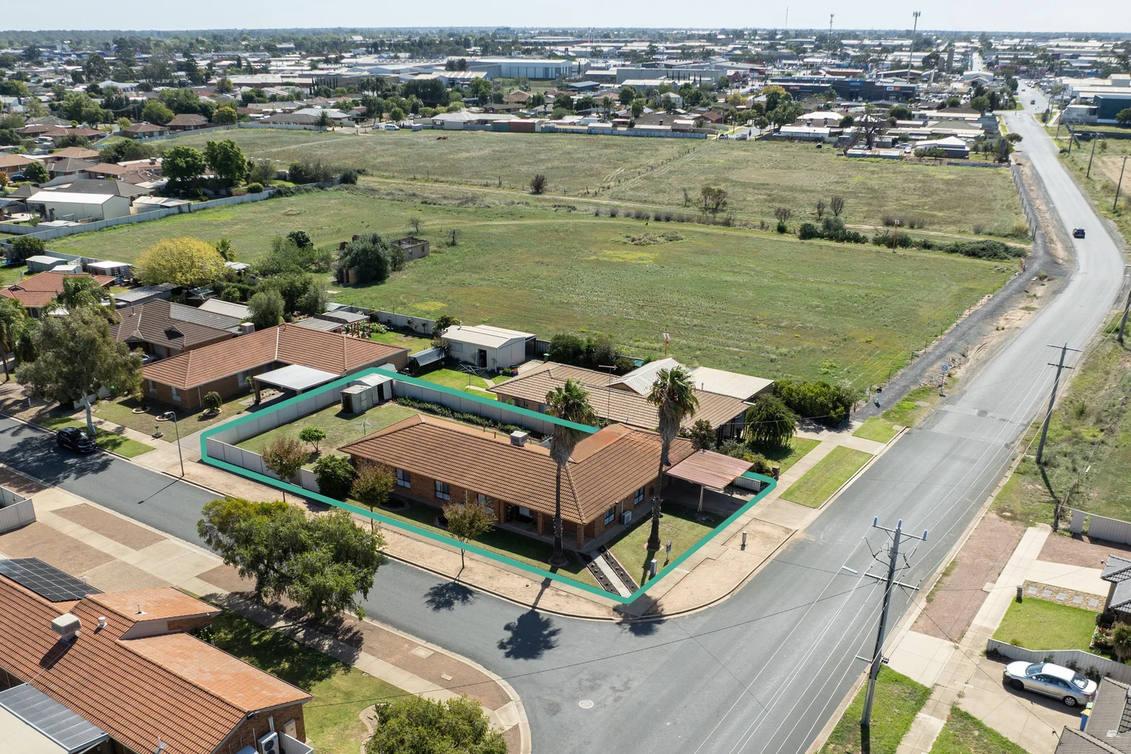 52 Fordyce Street, Shepparton VIC 3630 photo 2