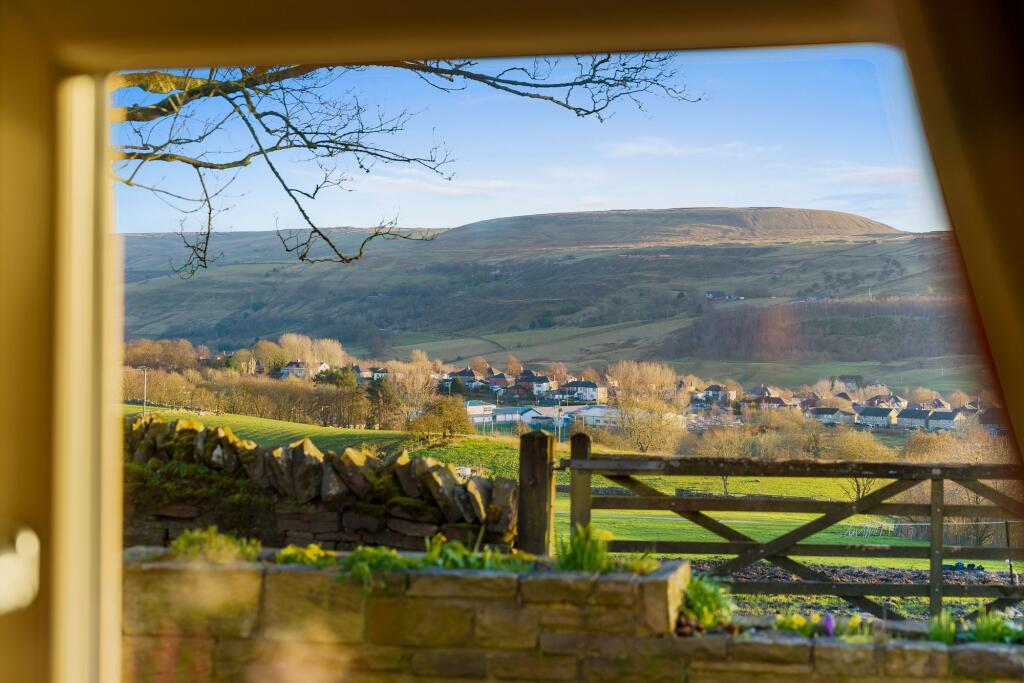 Additional image 10 of Hurst Lane, Rossendale, BB4 | 4/5 Bedroom Period Home With Stunning Views, Close to Rawtenstall