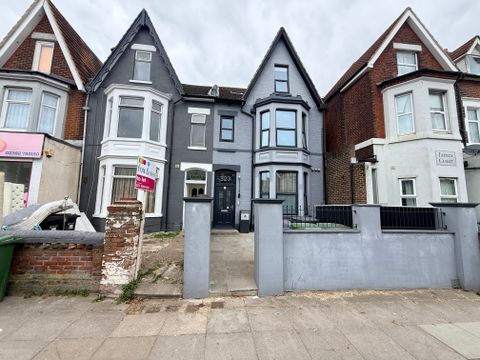 London Road, Portsmouth PO2