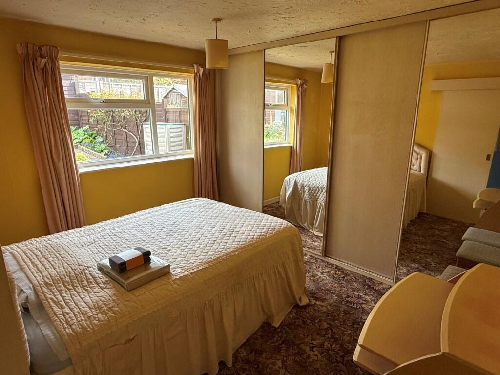 Carisbrooke Gardens, Yeovil photo 4