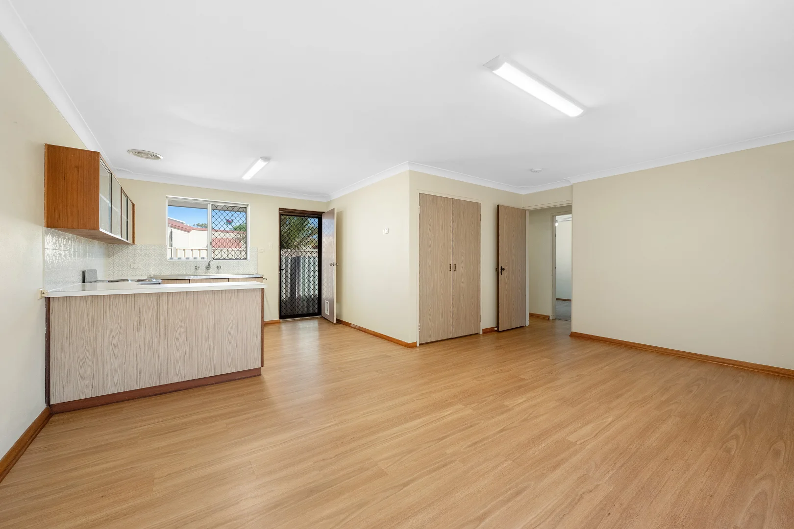 Additional image 3 of 279B Fifth Street, Wonthella WA 6530