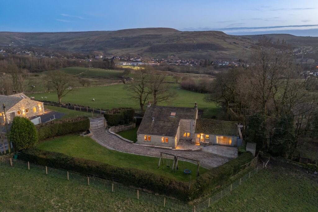 Hurst Lane, Rossendale, BB4 | 4/5 Bedroom Period Home With Stunning Views, Close to Rawtenstall