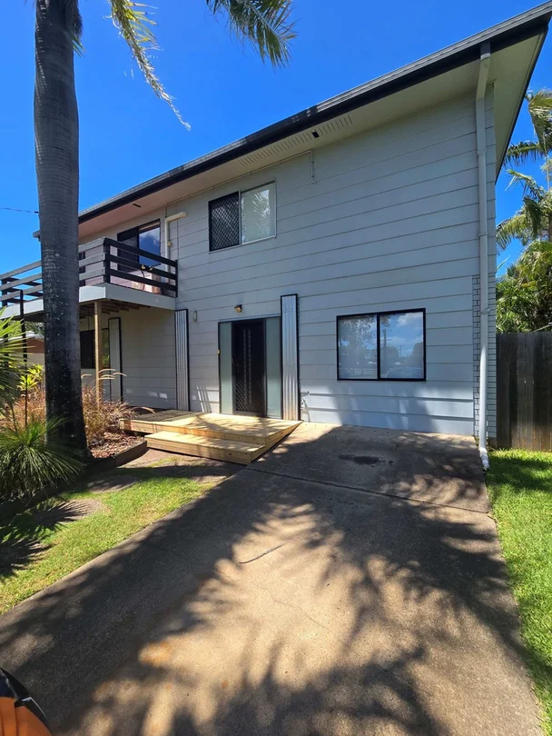 98 Hammond Street, Urangan QLD 4655