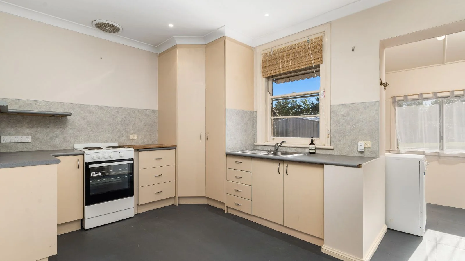 Additional image 2 of 331 Peisley Street, Orange NSW 2800