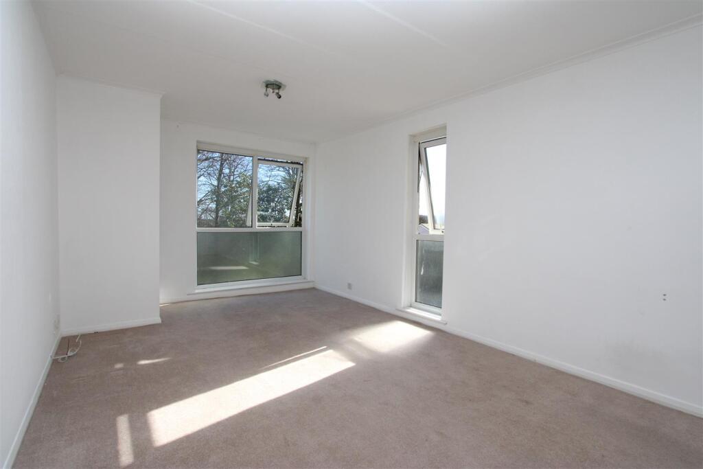 Park Road, Eccleshill, Bradford photo 3