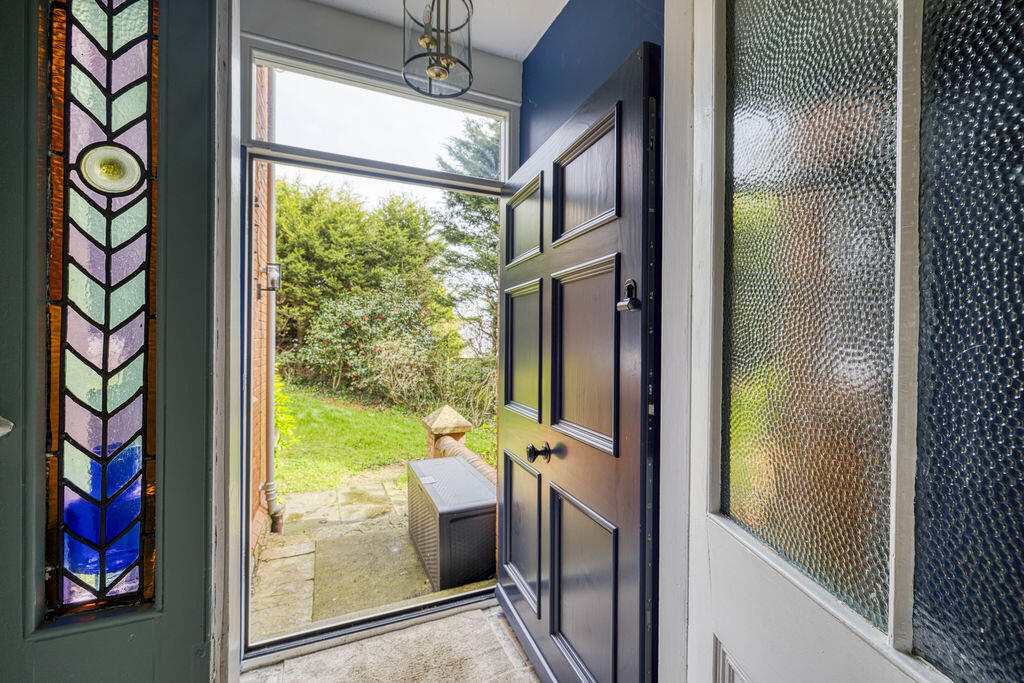 Substantial Victorian House in elevated location in Glastonbury photo 4