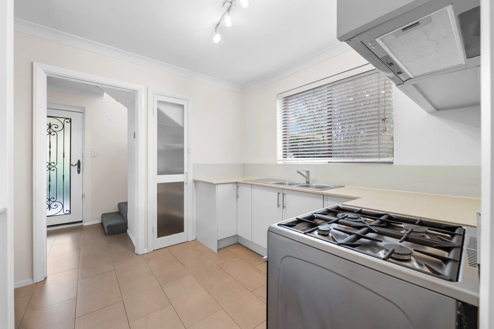 1/79 Macleod Road, Applecross WA 6153 photo 3