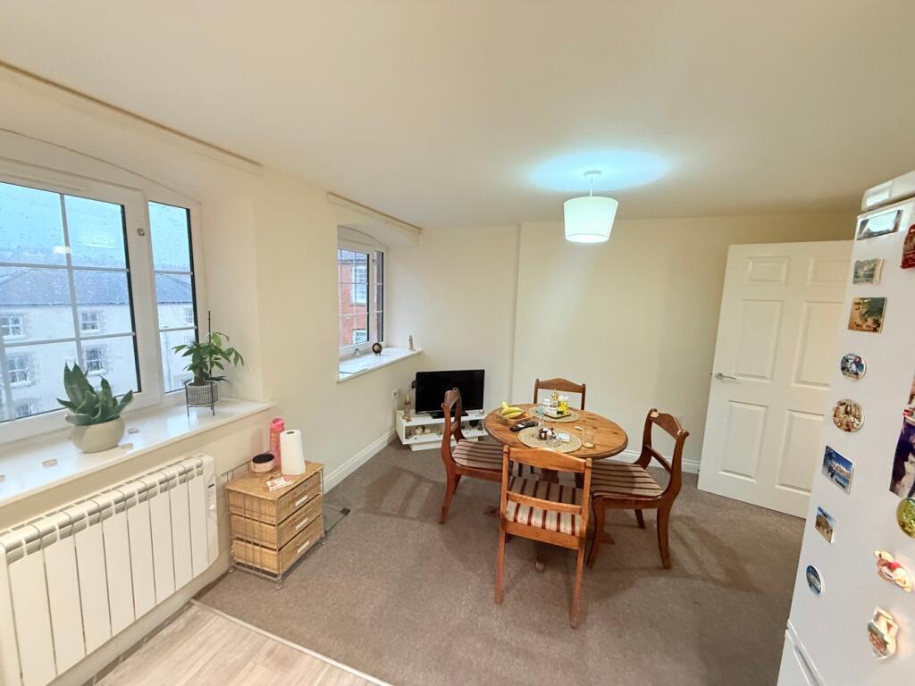 8 Sherborne Road, Yeovil, BA21 photo 4