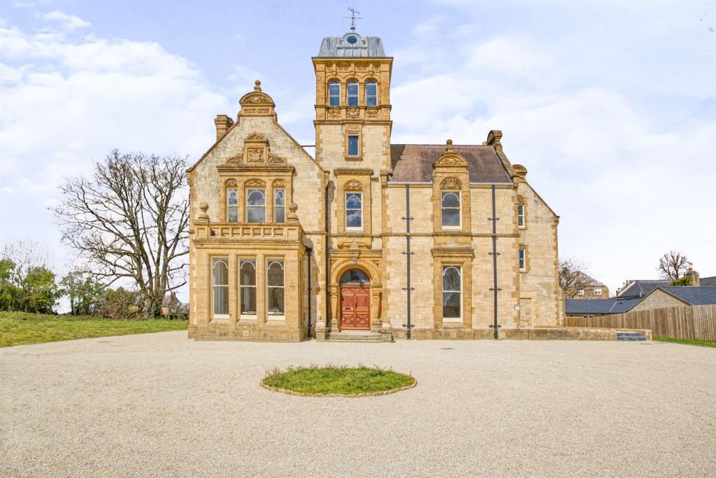 Priorygate Court, Castle Cary photo 3