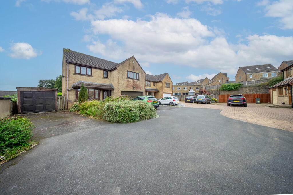 Valley Fold, Queensbury, Bradford, BD13 2LF